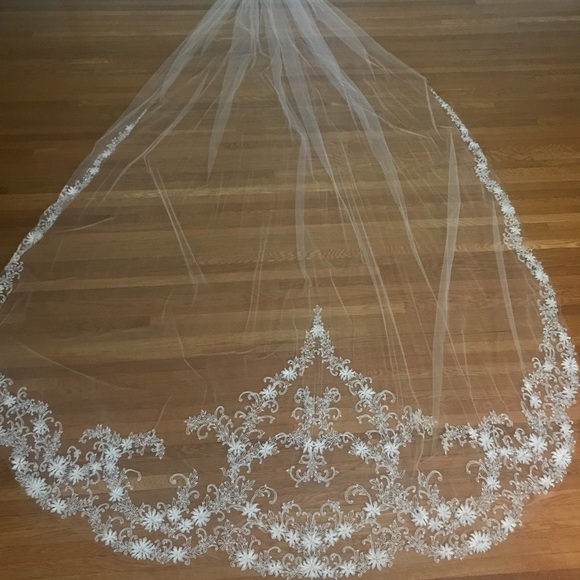 Gorgeous Beaded/Embellished Bridal Veil - Picture 5 of 6